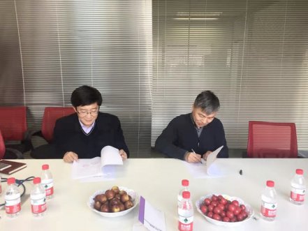 1-19101Q10HBa-lp 济南J9集团与齐鲁工业大学合作签约典礼顺利进行